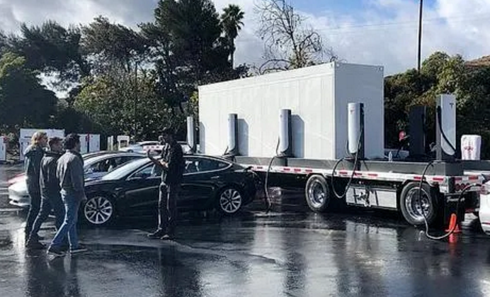 特斯拉又打破默守陳規(guī)！這次是預製混凝土部署充電樁！